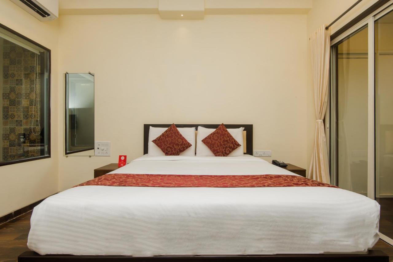 Hotel Fabhotel Divine Residency