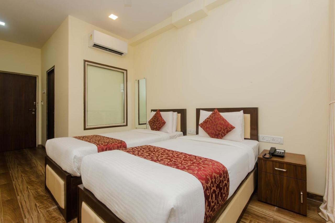 Fabhotel Divine Residency 3*