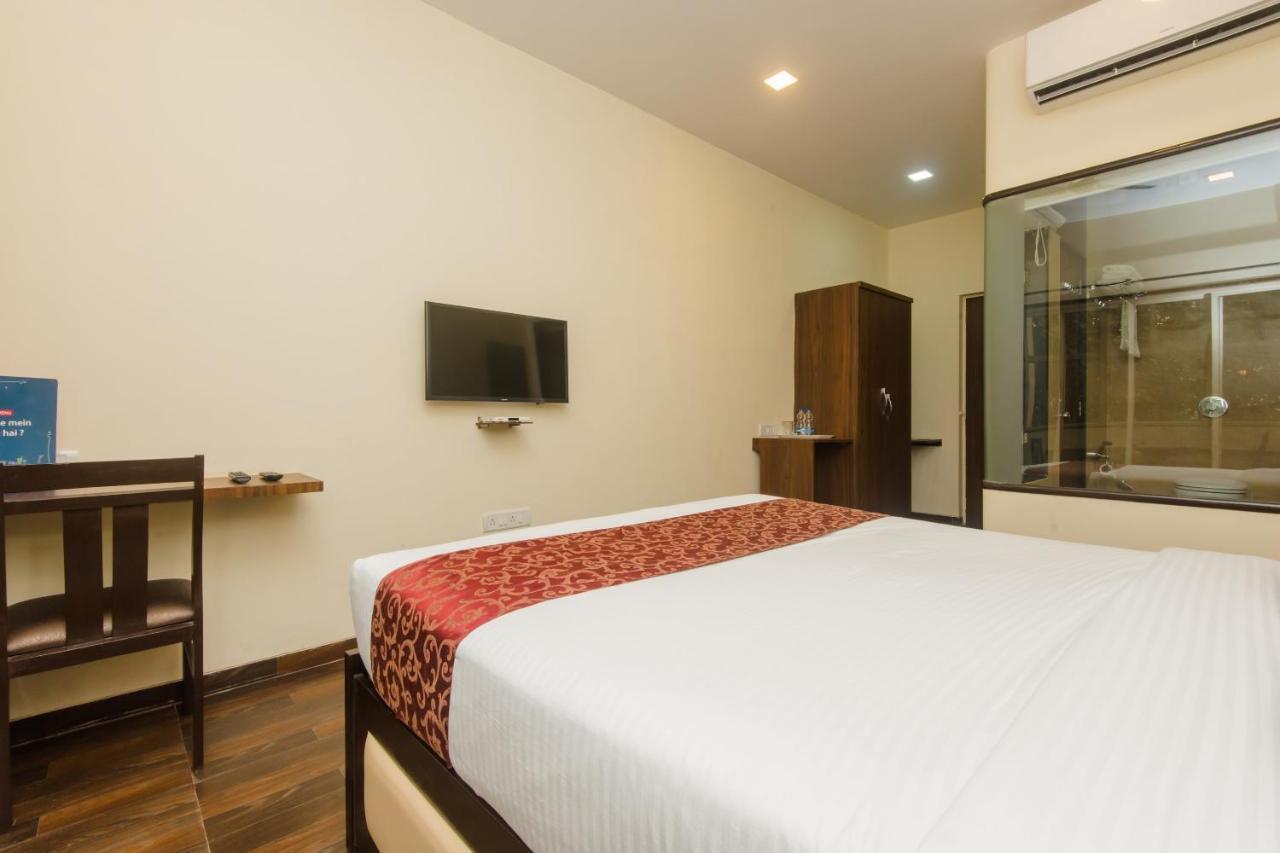 Hotel Fabhotel Divine Residency
