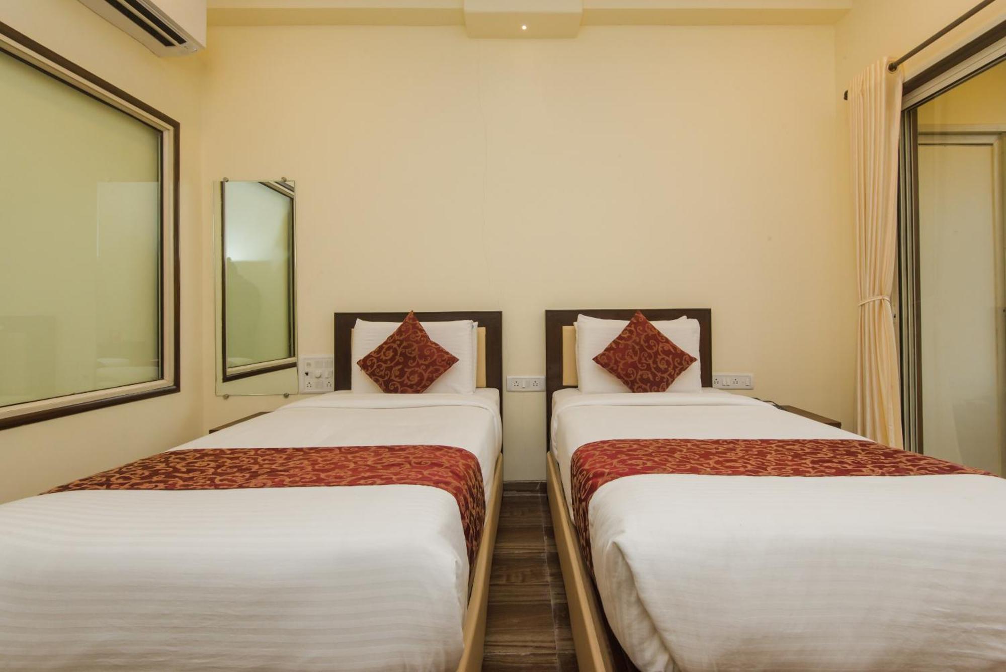 Hotel Fabhotel Divine Residency 3*