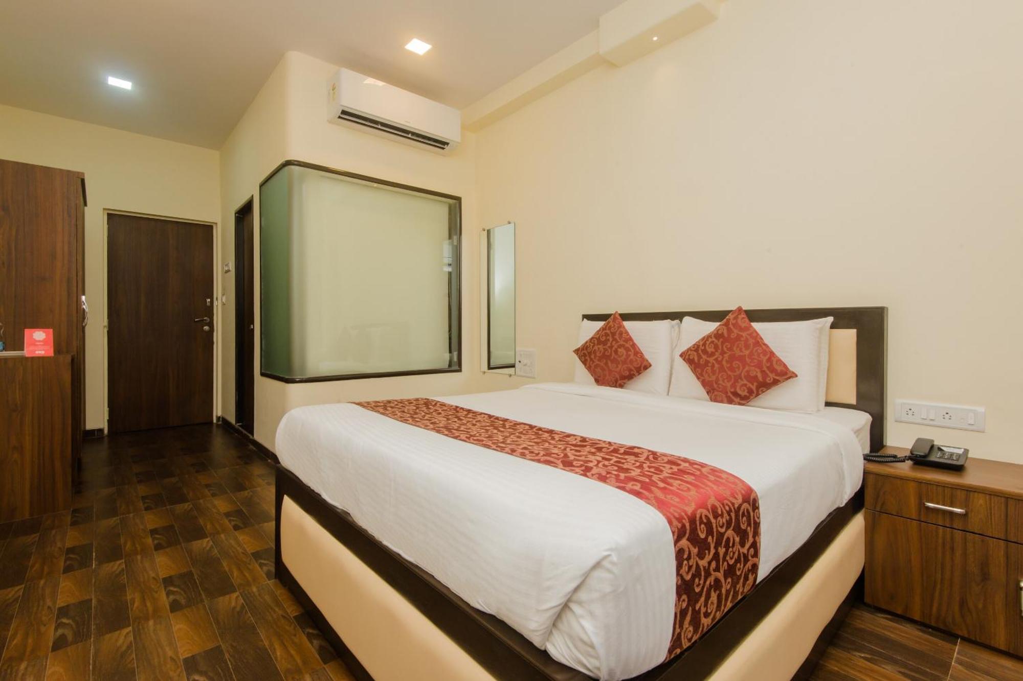 Fabhotel Divine Residency 3*