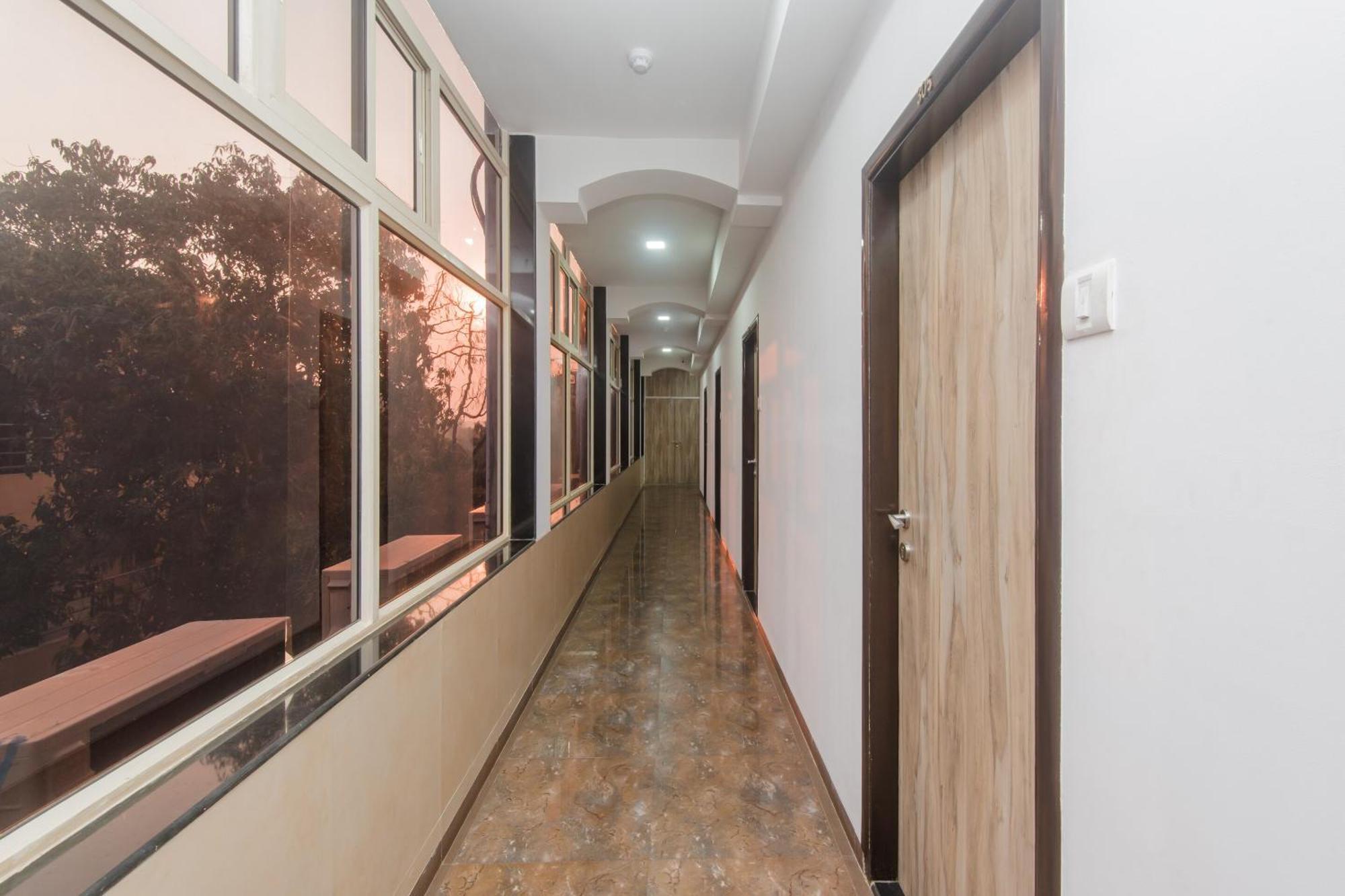 Fabhotel Divine Residency Hotel 3*